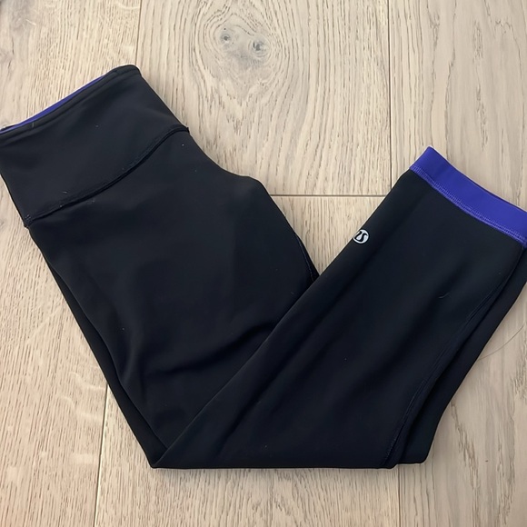 Reversible! Lululemon purple and black, excellent condition! - Picture 3 of 3